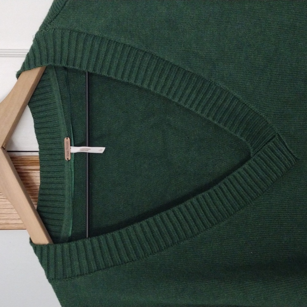 FREE PEOPLE V- Neck Sweater Green Size L NWT - Picture 7 of 13